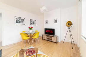 Two Bedroom Apartment By Buonomo Stays Short Lets & Serviced Accommodation in Balham with Balcony
